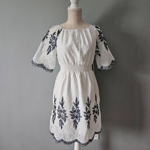 Kindred Embroidered Cotton Sundress Size Small in White - Picture 1 of 8